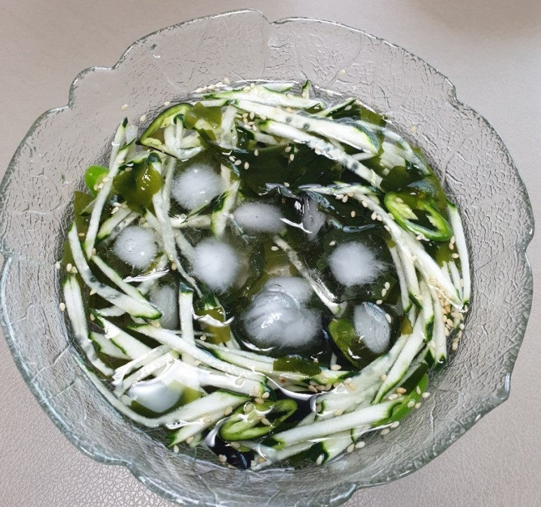 80g of finely chopped seaweed from Goheung Fisheries Cooperative