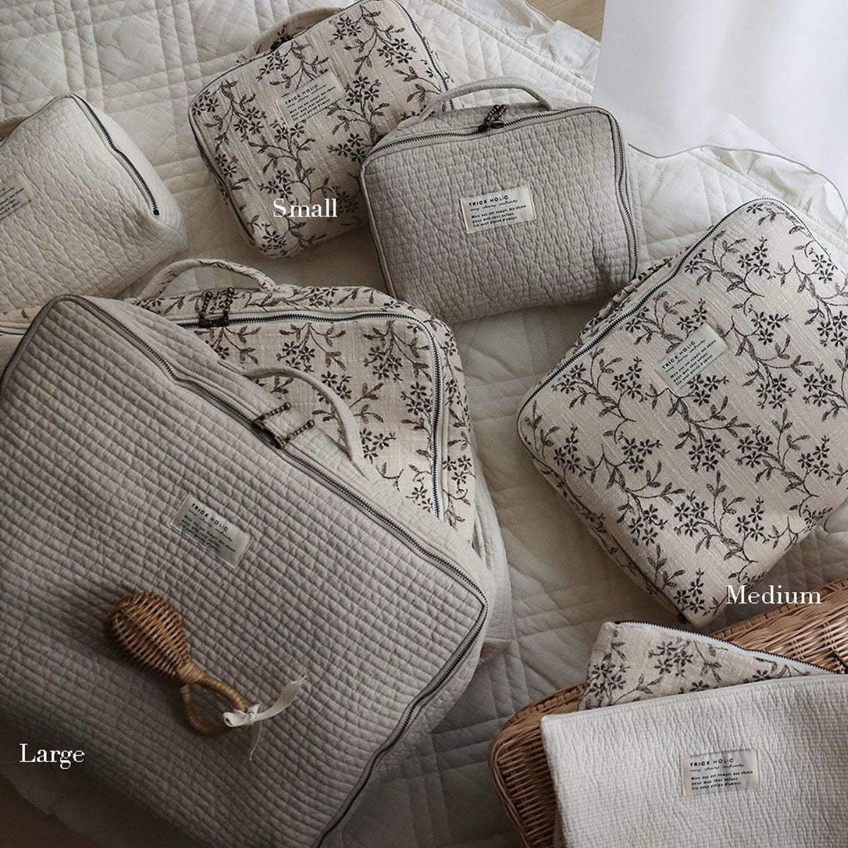 Sentimental Trickholic Vintage Flower Trunk Bag (S size)