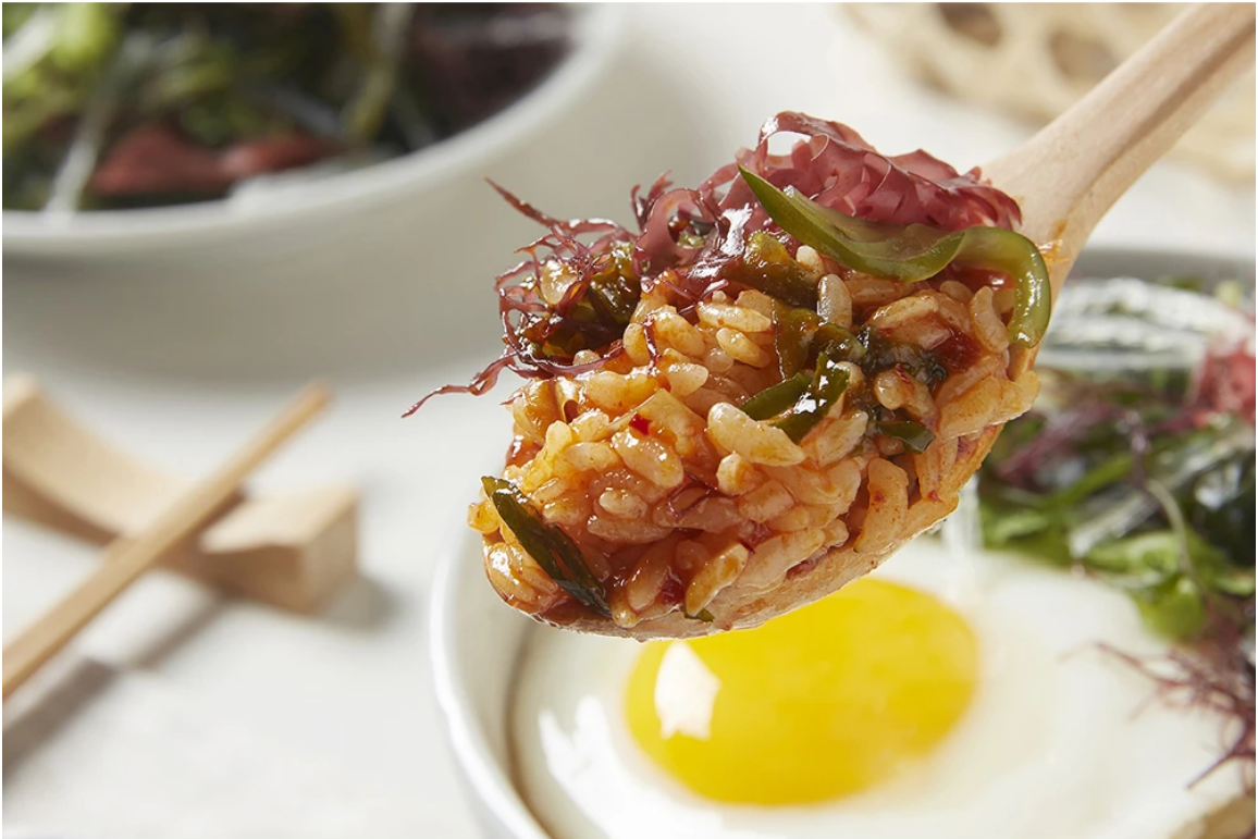 Seoul Mills presents the Easy to Cook Bibimbap Seaweed Salad 10g (With Bibim Sauce).