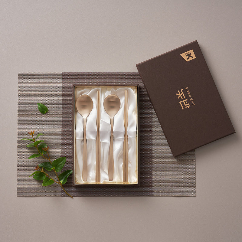 NOTBAN  Korean Elegant Traditional Yugi Brassware Spoon and Chopstick Set (4 Piece - 2 Person Serving)