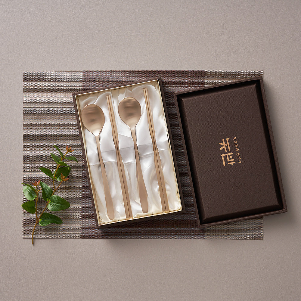 NOTBAN  Korean Elegant Traditional Yugi Brassware Spoon and Chopstick Set (4 Piece - 2 Person Serving)