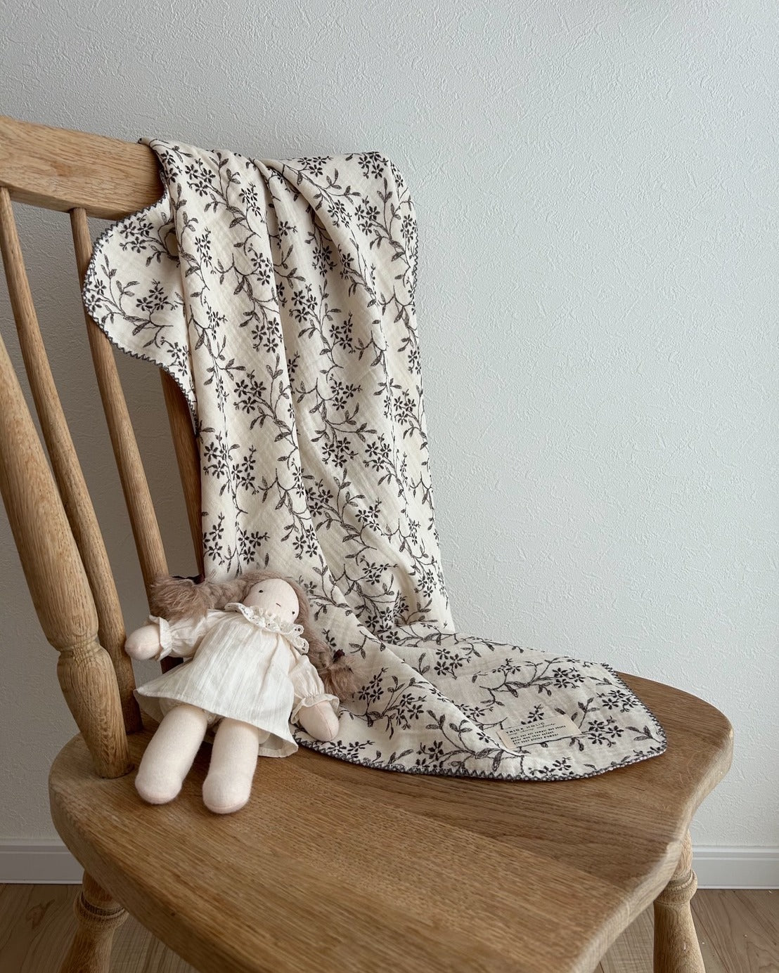 Sentimental Trickholic 4-Layer Vintage Flower Blanket (Select Size)