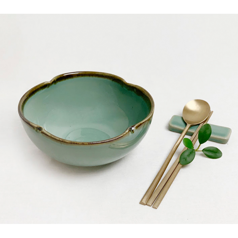 Dangozai Four-Leaf Clover Shaped Celadon Bowl Set for Two (2 Rice Bowls, 2 Soup Bowls)