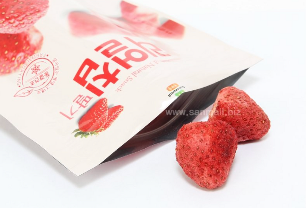 Seoul Mills 100% Natural Freeze-Dried Strawberry Chips from Sanmaeul with packaging.